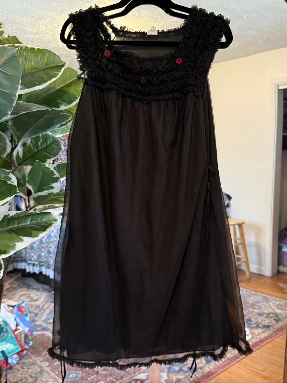 Vintage 70s black ruffled & floral mini slip dress - Picture 2 of 5